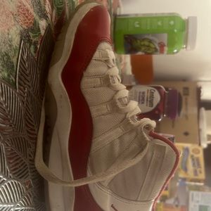 Jorden 11 cherry mid condition size 4.5